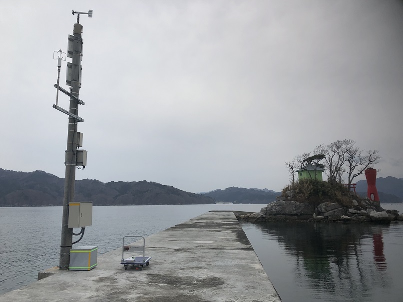 大槌湾蓬莱島桟橋に設置した超音波風速計　2021年3月25日～26日